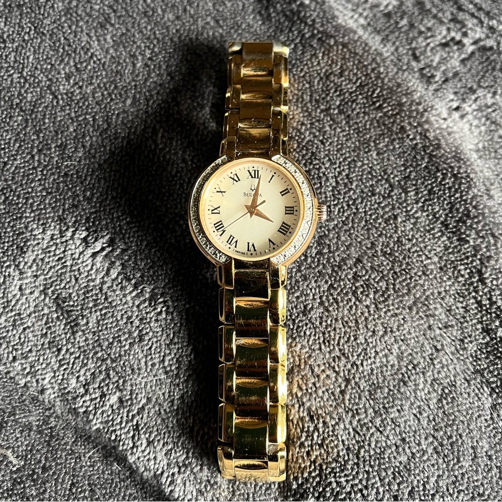 EUC Bulova C960956 Mother of Pearl w/ Diamond Stainless Steel Watch